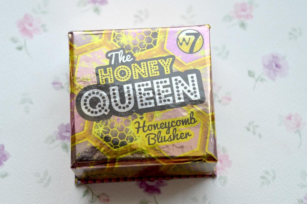 Review | W7 The Honey Queen Honeycomb Blusher Review | W7 The Honey Queen Honeycomb Blusher