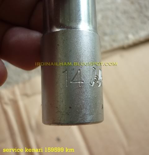 Service Kenari, Spanar 14 mm untuk membuka engine oil drainage nut