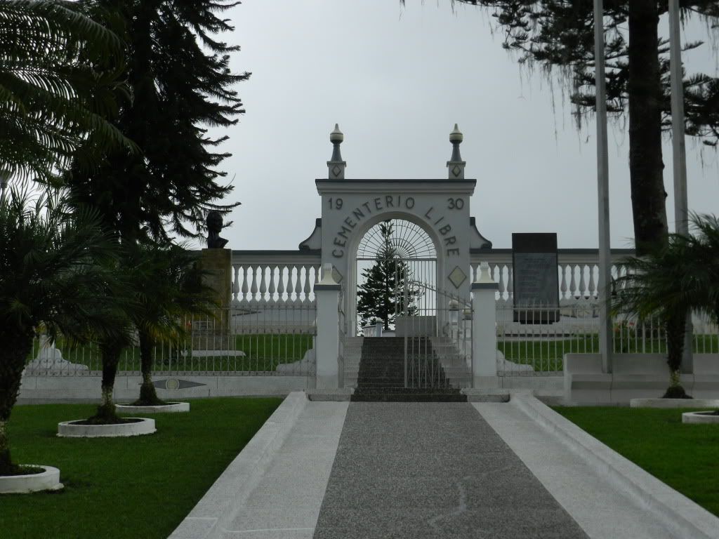 Imagen de la entrada principal al Cementerio Libre de Circasia - Los 10 Mejores Lugares Turísticos del Quindio