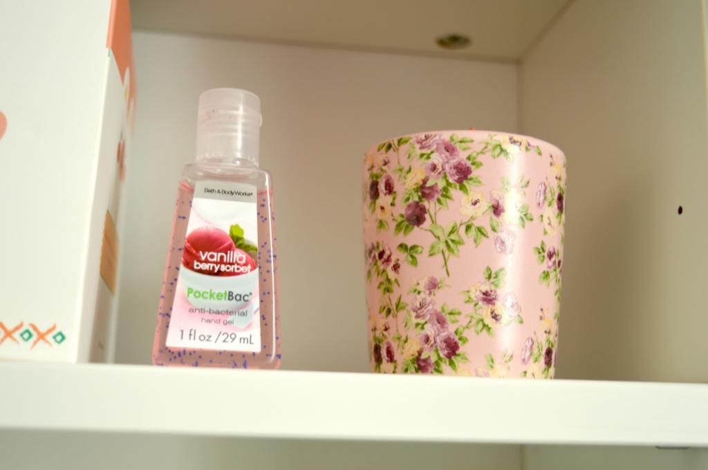 My Vintage Floral Inspired Work and Blogging Area | Bath and Body Works Vanilla Berry Sorbet Pocket Bac & pink floral Yankee Candle Votive holder My Vintage Floral Inspired Work and Blogging Area | Bath and Body Works Vanilla Berry Sorbet Pocket Bac & pink floral Yankee Candle Votive holder