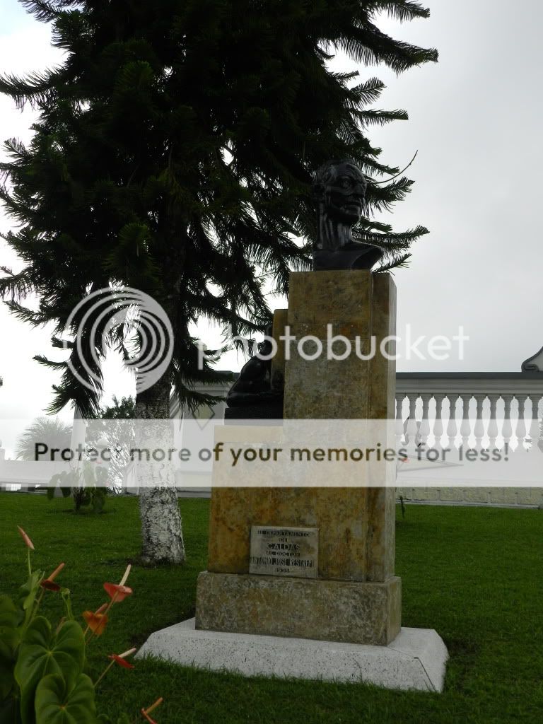 Imagen de un monumento en el Cementerio Libre de Circasia